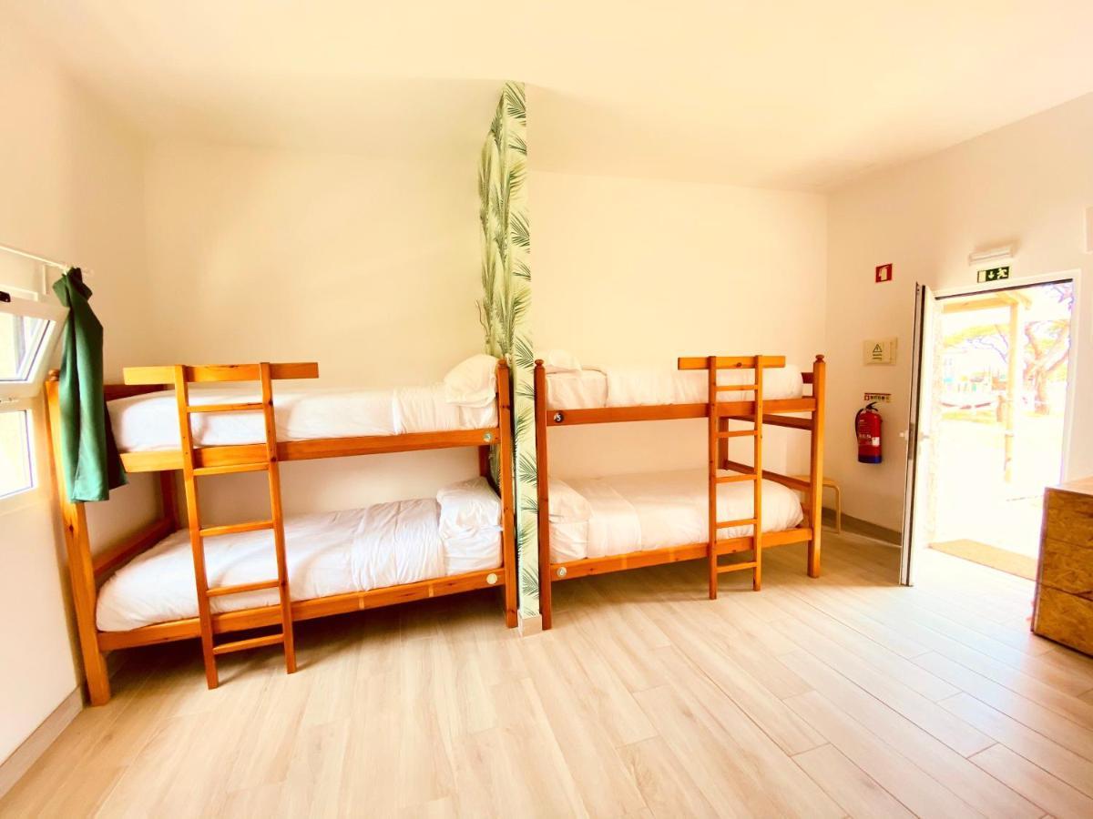 Oasis Backpackers Hostel Sintra Surf Colares Exterior photo